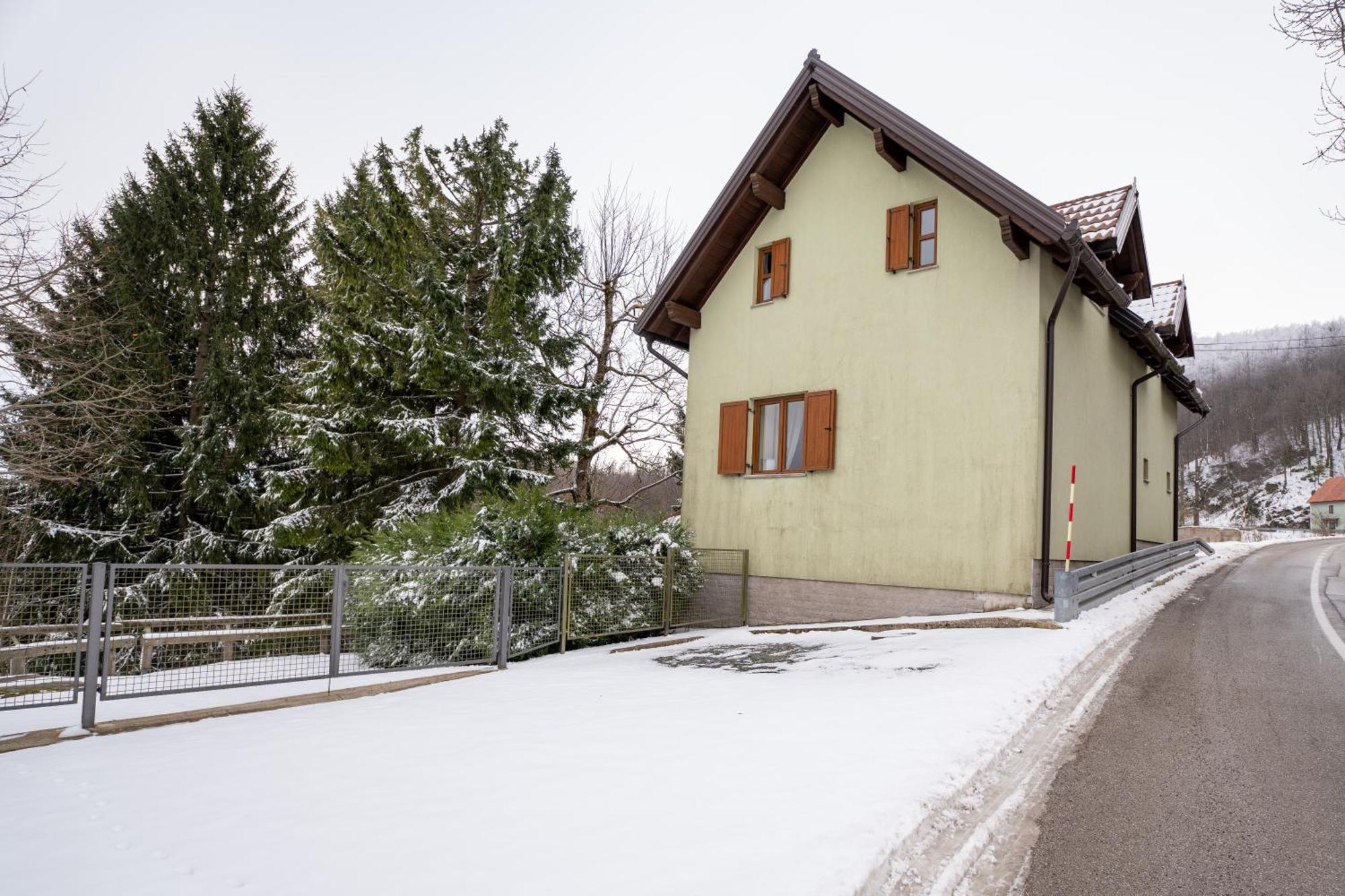 Kuca Za Odmor Cava Fuzine Villa Benkovac Fuzinski Luaran gambar